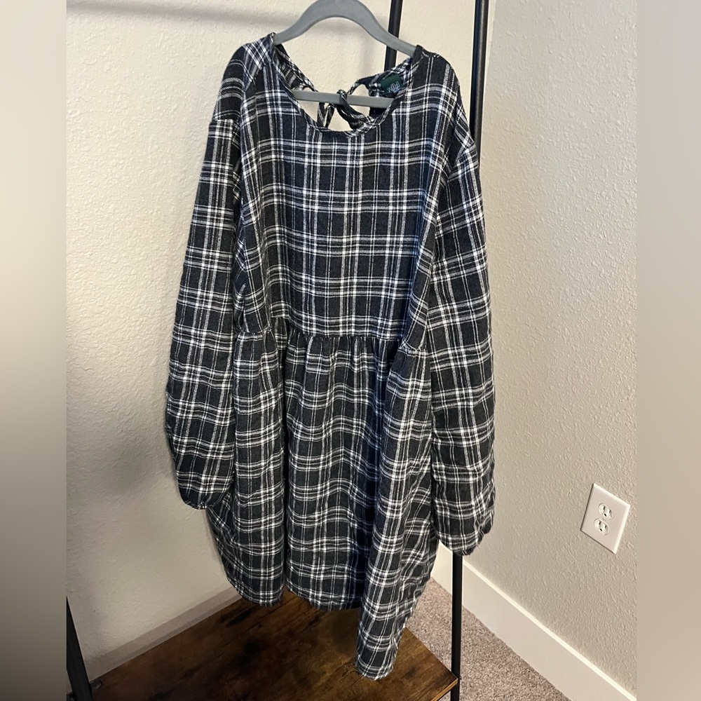 Black and White Plaid Long Sleeve Dress